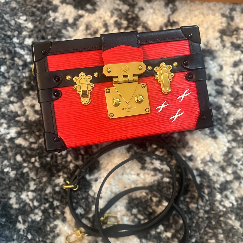 Pre-Loved Louis Vuitton Petite Malle- Epi RED Trunk - Picture 4 of 17